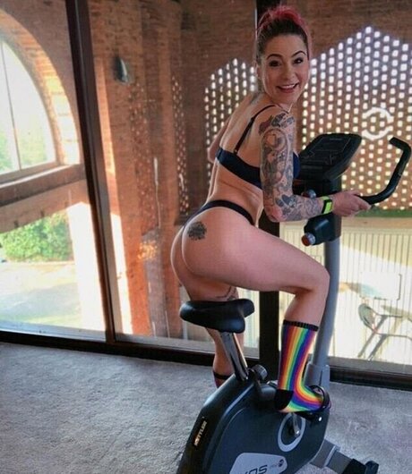 Lucy Spraggan kunst pornographische bild