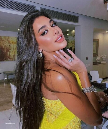 Yasmine Sabri hübsche schöne foto