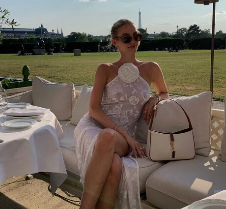 sperma auf der zunge onlyfans heiße kunst bilder