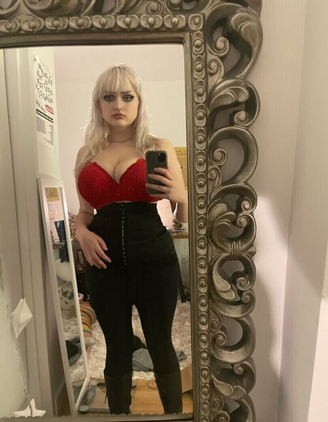 dünnes model onlyfans schöne erotische foto