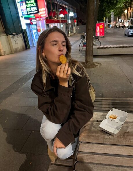 Lena Kozlovac freie schöne archiv