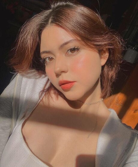 Vaniasse nackt akt fotos