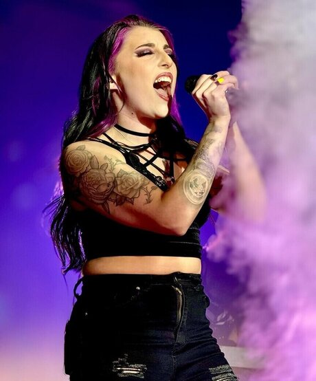 flachbrüstige onlyfans erwachsene exklusive galerie