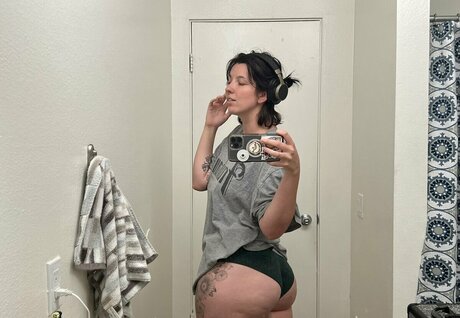 Sunny Sunrays porno nackte foto