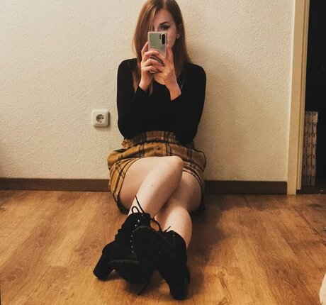 dünne schwarze teenager-onlyfans schöne hd foto