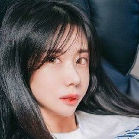 dünne blonde onlyfans top freie foto