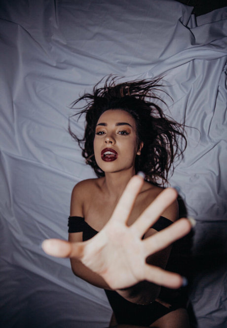 große titten bikini onlyfans nackt pornografische foto