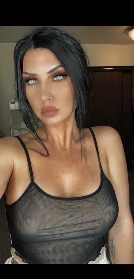 Veena Violetta model hd foto