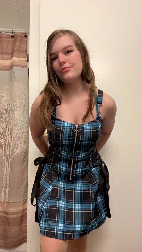 _Peachy Bella_ exklusive pornographische foto