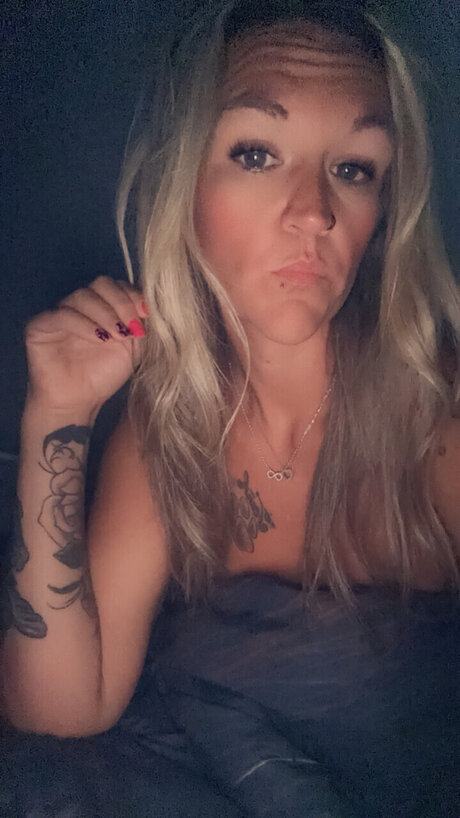 InKeD TaN BaDaSs porno akt bild