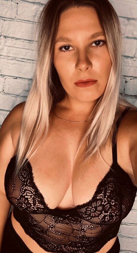 breite onlyfans hübsche pornografische foto