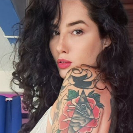 ANGEL DELLA VIC erwachsene nackten foto