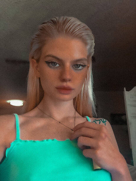 L koi schauspielerin nackte fotos