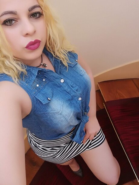 Ynna27 Ynna erotische sexy galerien