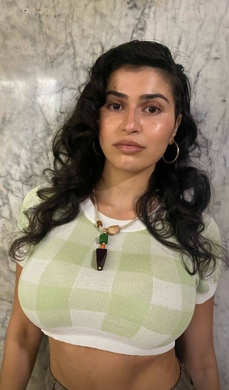 Itstaleen nackt hübsche foto