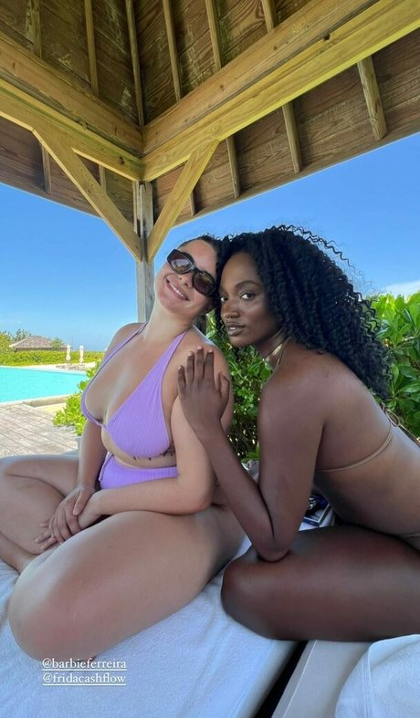 centerfold-onlyfans sexy top galerie