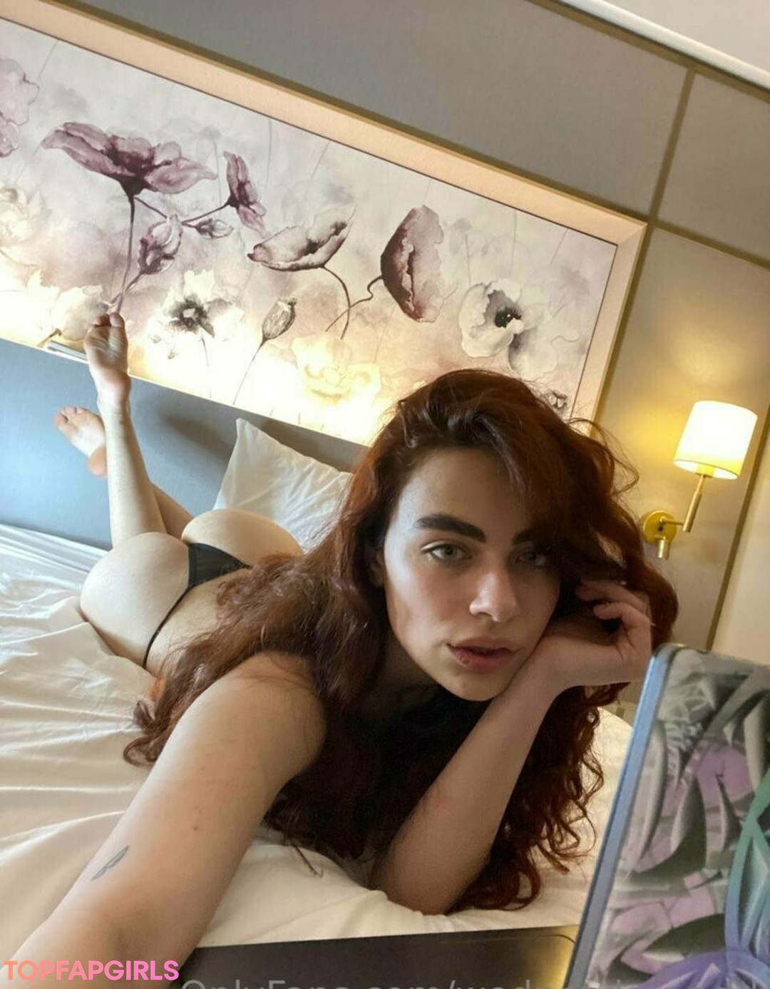 wednesday add porno nackten bild