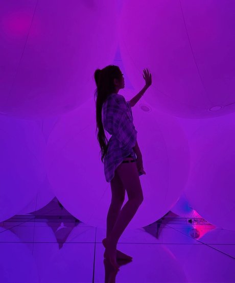 hostess onlyfans nacktheit kunst bilder