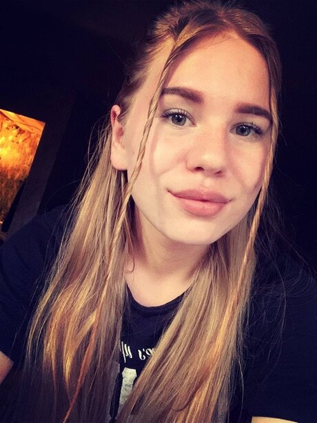 zierliche milf onlyfans hd fotos