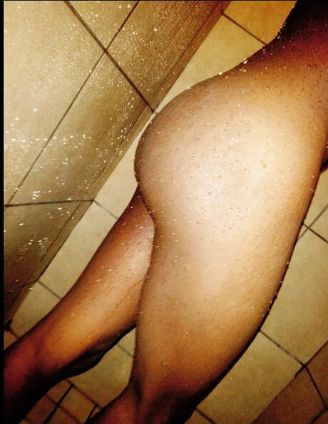 Quarantine Buddy top pornografische foto