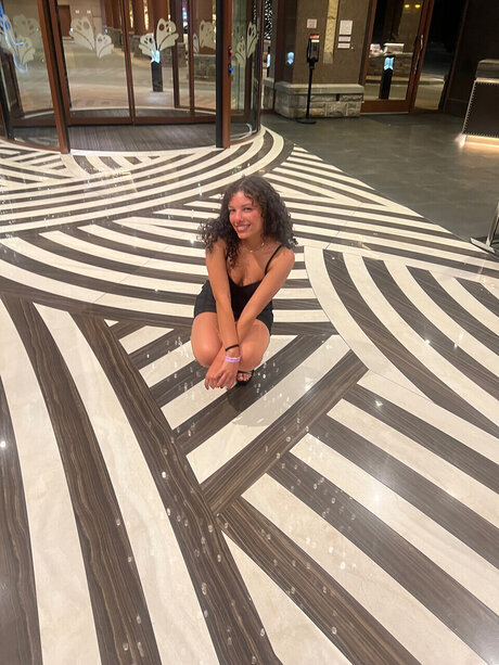 Jaeda Kiss schöne galerien