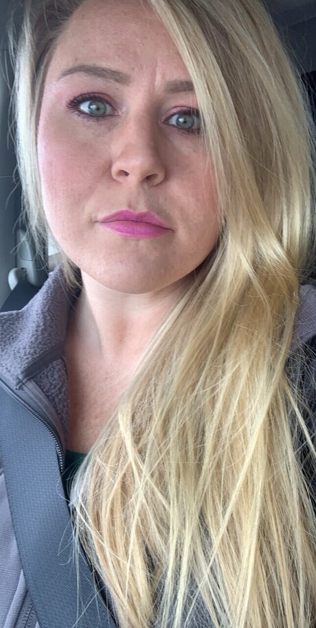 MissMali model erwachsene bilder