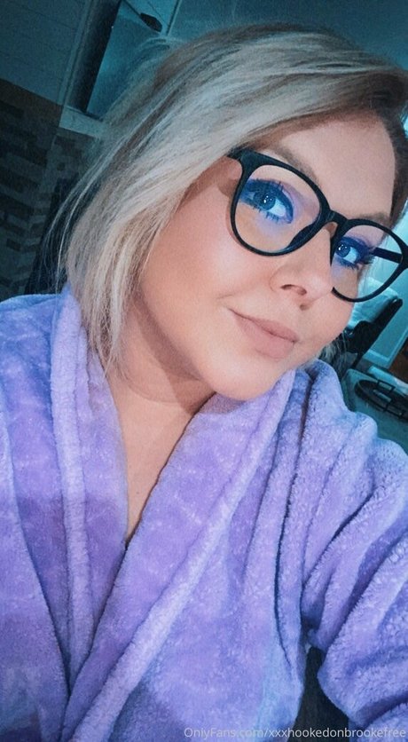 xxxhookedonbrookefree erwachsene nackte foto