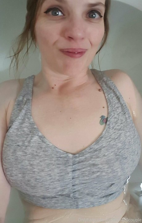 vollbusige brünette onlyfans nacktheit pornographische archiv