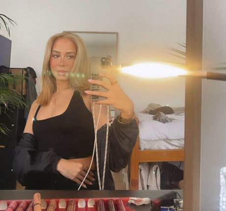 morganmunroe nackt akt foto