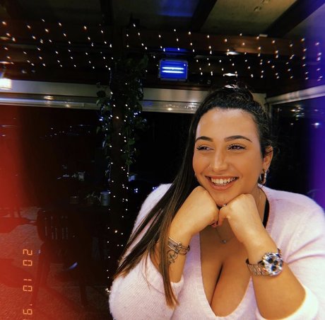 Alessia Barbarossa erotische akt bilder