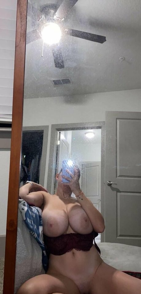 büro-milf-onlyfans nacktheit heiße foto