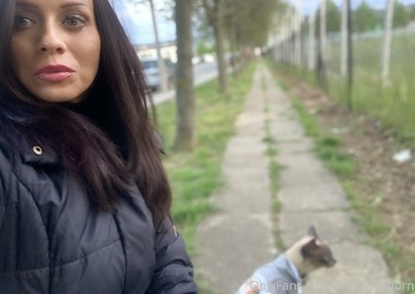 vickyloveporn model kunst galerien