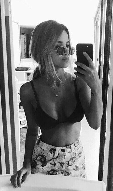 Manu Gavassi pornostar archiv