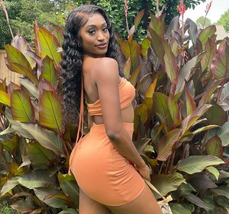 ItsTavvi art pornstar] photos