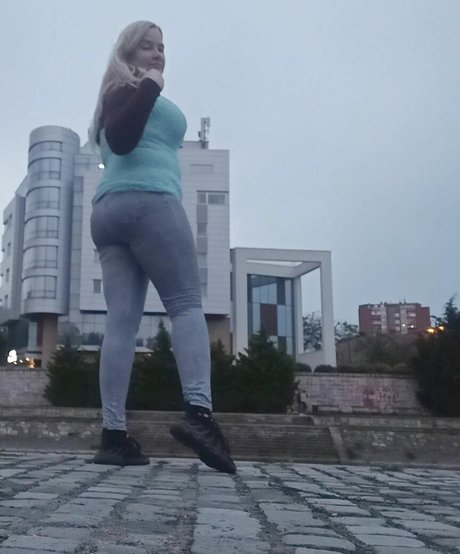 Dejana Savi top heiße galerie