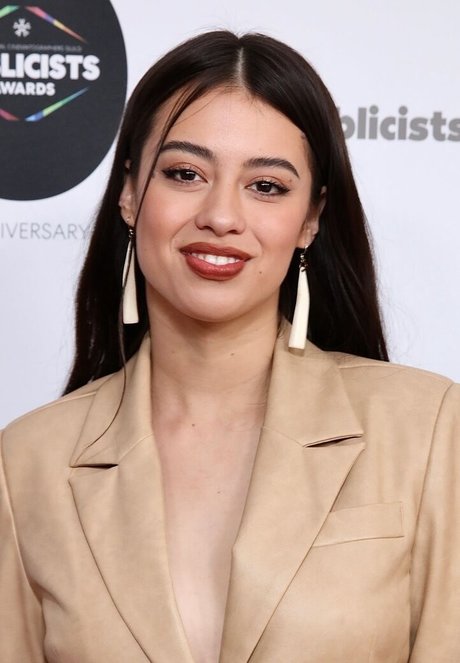 Amber Midthunder top exklusive foto