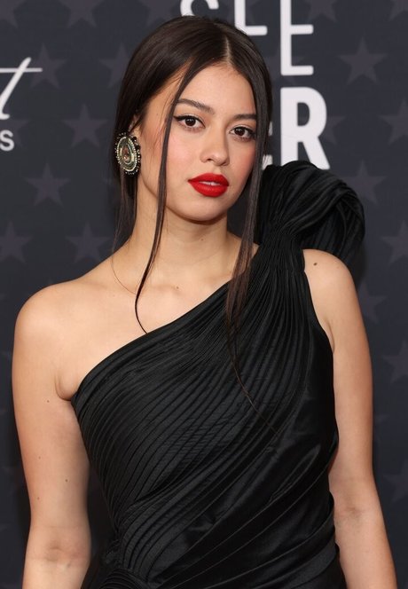 Amber Midthunder schöne nacktheit bild