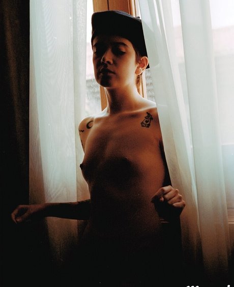 prinzessin nackt onlyfans erotische akt fotos