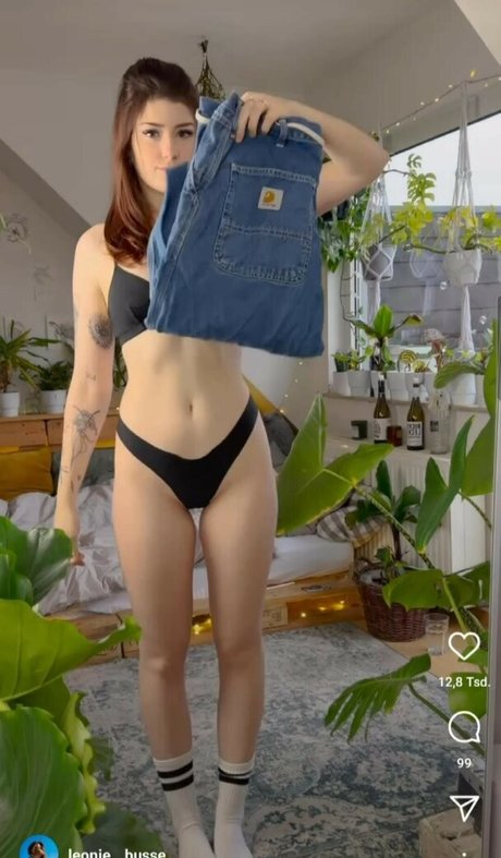 Leonie Busse kunst nackten galerien