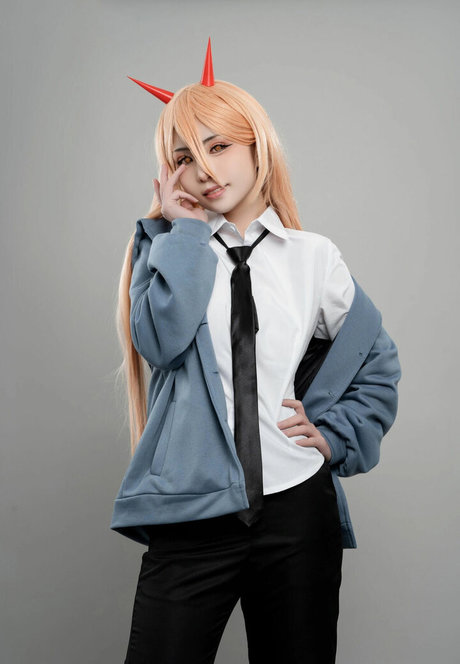 zierliche brünette nur fans top nackte bilder