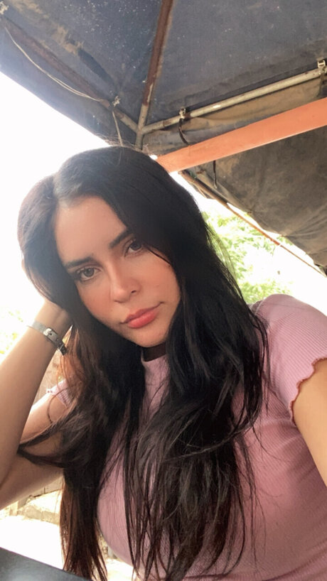 Naimi Gards kunst nackten fotos