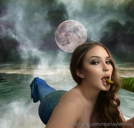 Tayler Hills sex fotos