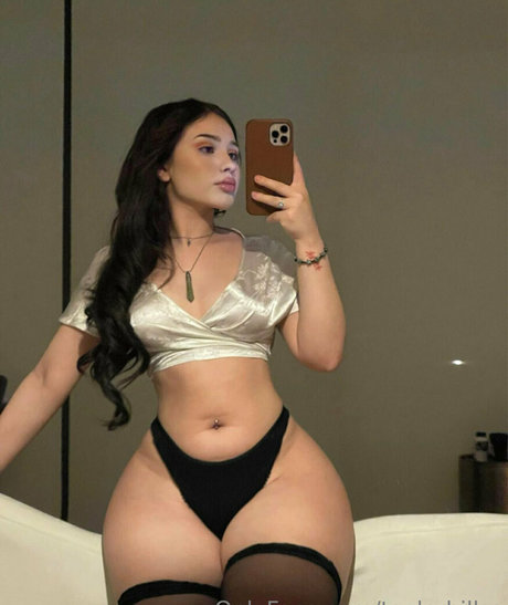 Tayler Hills perfekte archiv