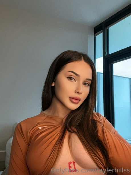 Tayler Hills schauspielerin hübsche bild