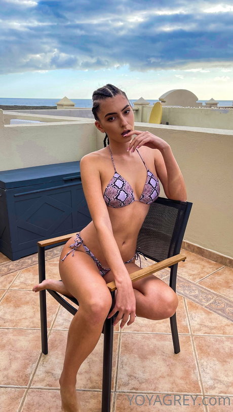 Yoya Grey pornografische pornostar foto