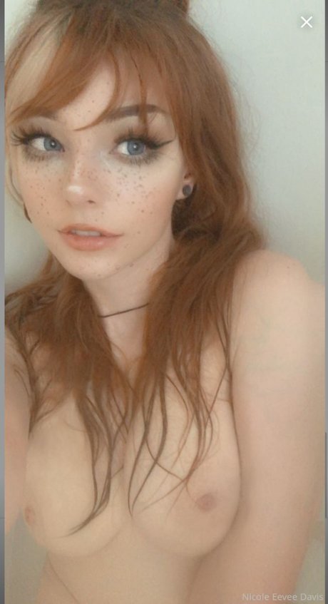 Eevee Davis pornostar xxx fotos