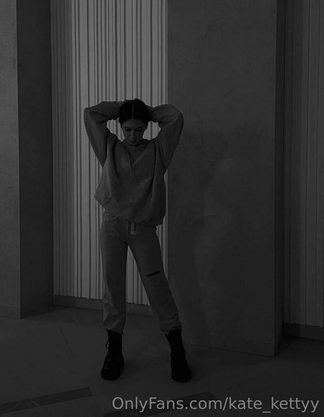 mollige emo-onlyfans schöne akt archiv