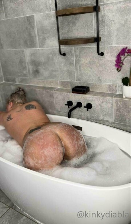 fitnessstudio dusche nur fans nackt bilder