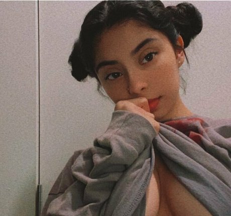 dayzevana model nackt archiv