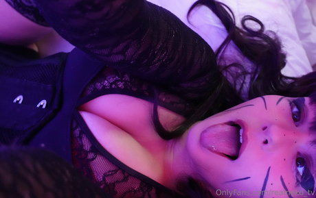 asiatische top-onlyfans hübsche erotische galerien